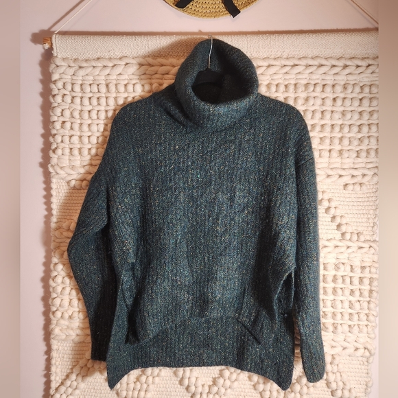 Aritizia Babaton Green Campo Turtleneck - Picture 3 of 13